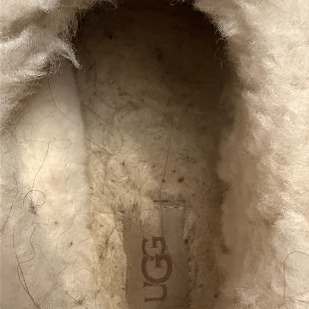 UGG cream Fleece Slippers - Picture 3 of 4